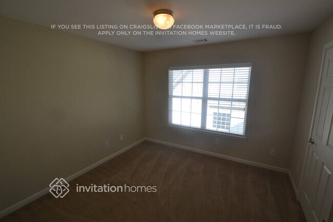 Building Photo - 909 Lakeside Ct