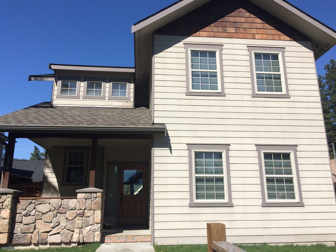 3 br, 2.5 bath House 616 Cedar Street House Rental in Leavenworth