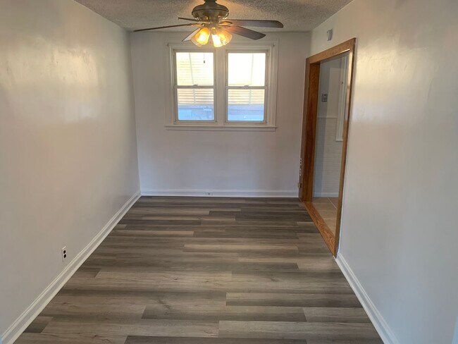 Building Photo - PHA house ONLY 3 bed 1.5 bath