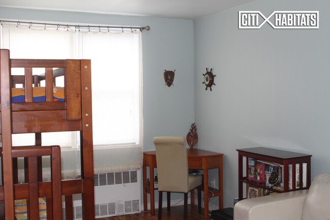 Foto del edificio - 8425 118th St