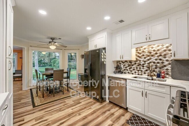 Foto del edificio - 1186 Crestbrook Dr