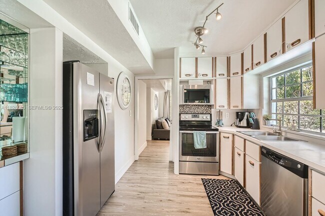 Foto del edificio - 3830 NE 22nd Terrace