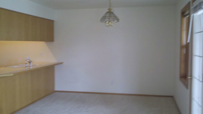 Building Photo - 8207 N Ridgewood Dr