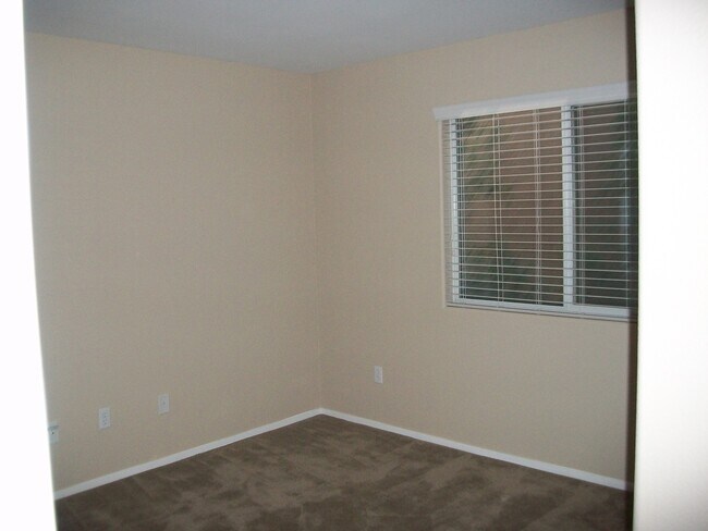 Foto del edificio - Beautiful 4 Bedroom Home with Granite Coun...