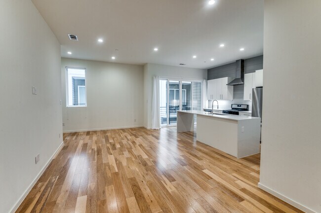 Foto del edificio - 3812 San Jacinto St