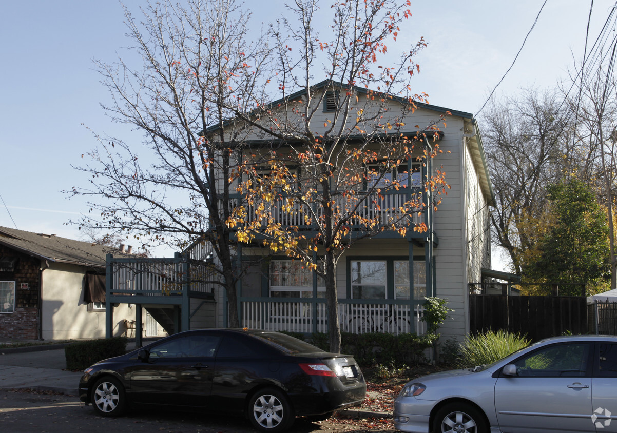 Primary Photo - 4344 Railroad Ave