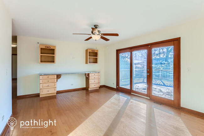 Foto del edificio - 1441 Maple Lane