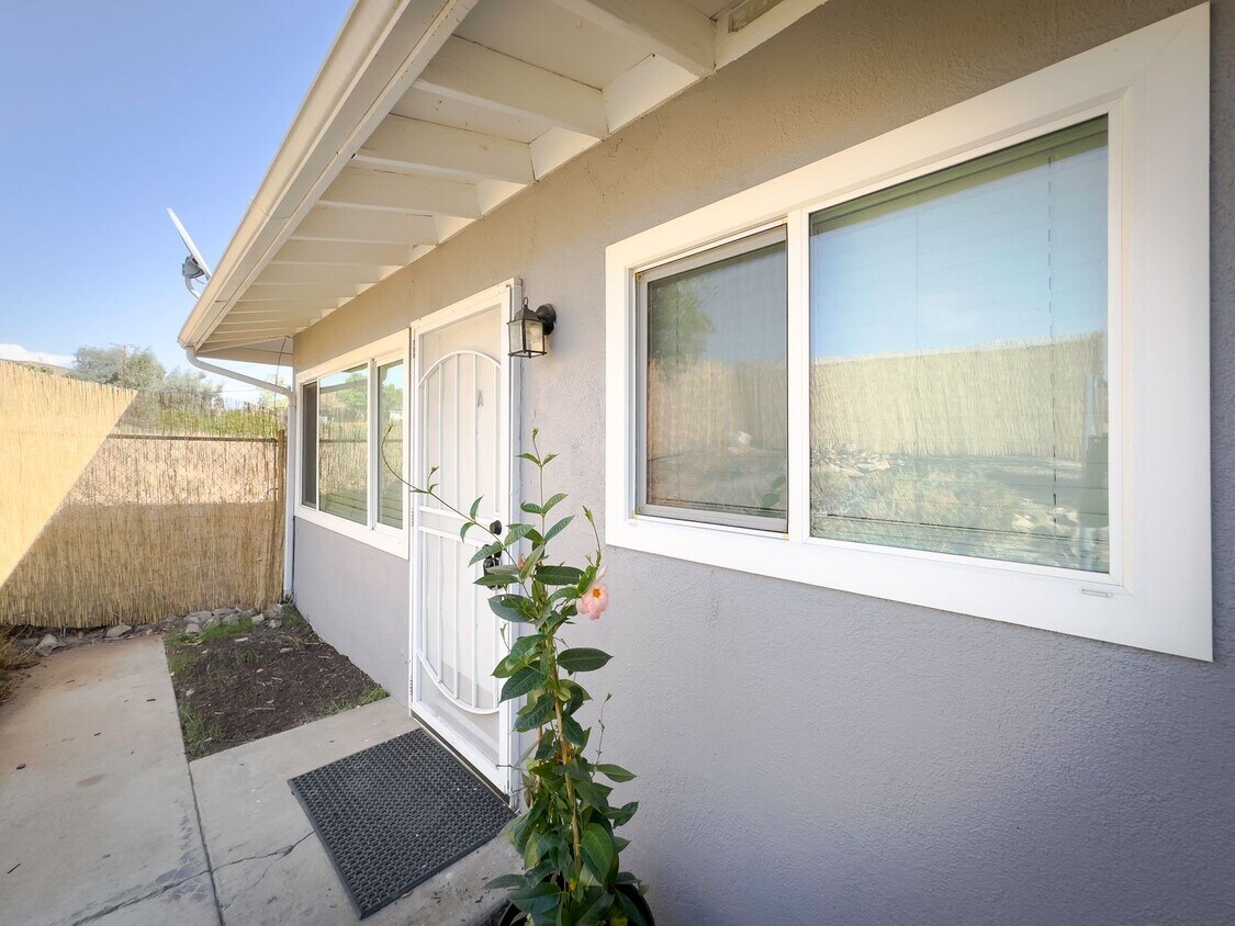 Primary Photo - AVAILABLE NOW! 1 Bed / 1 Bath Condo w/ Yar...