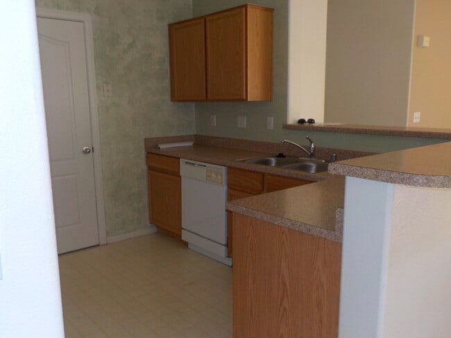 Building Photo - Three Bedroom Hermosa Vistas Condo!