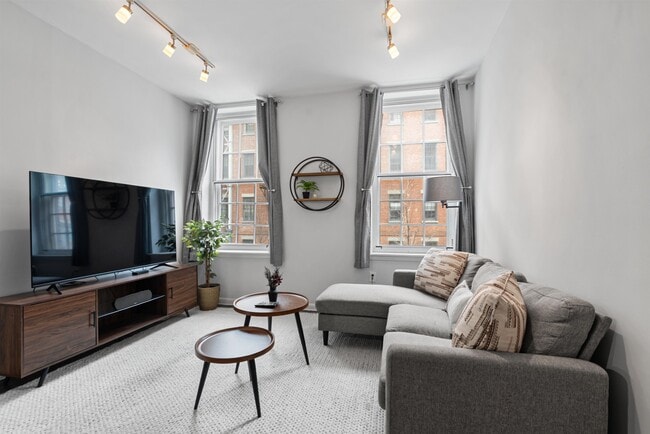 Building Photo - 187 Wayne St