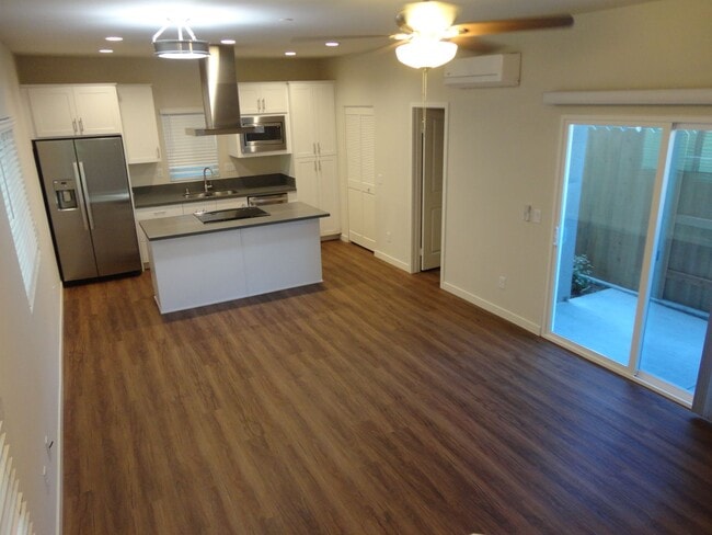 Building Photo - Move in Special!!  1/2 off 1st Month's Rent!!