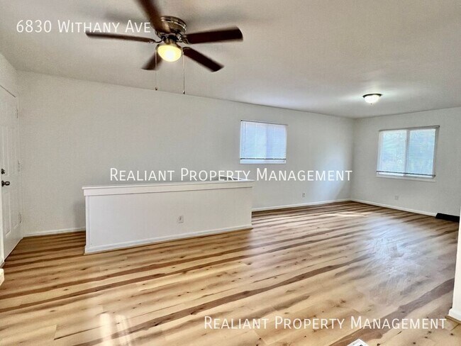 Foto del edificio - 6830 Withany Ave