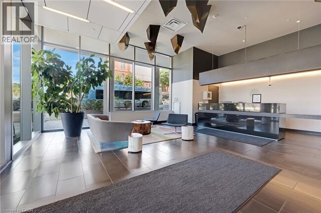 Photo du bâtiment - 85 Duke St W