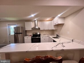 Building Photo - 407 Apricot St