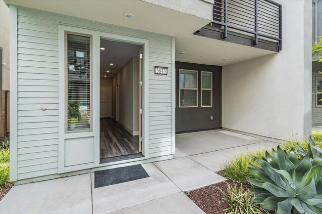 Building Photo - Welcome to this stunning 4-bedroom, 3.5-ba...