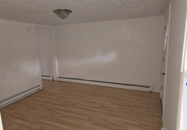 Foto del edificio - 83 Andrewsville St
