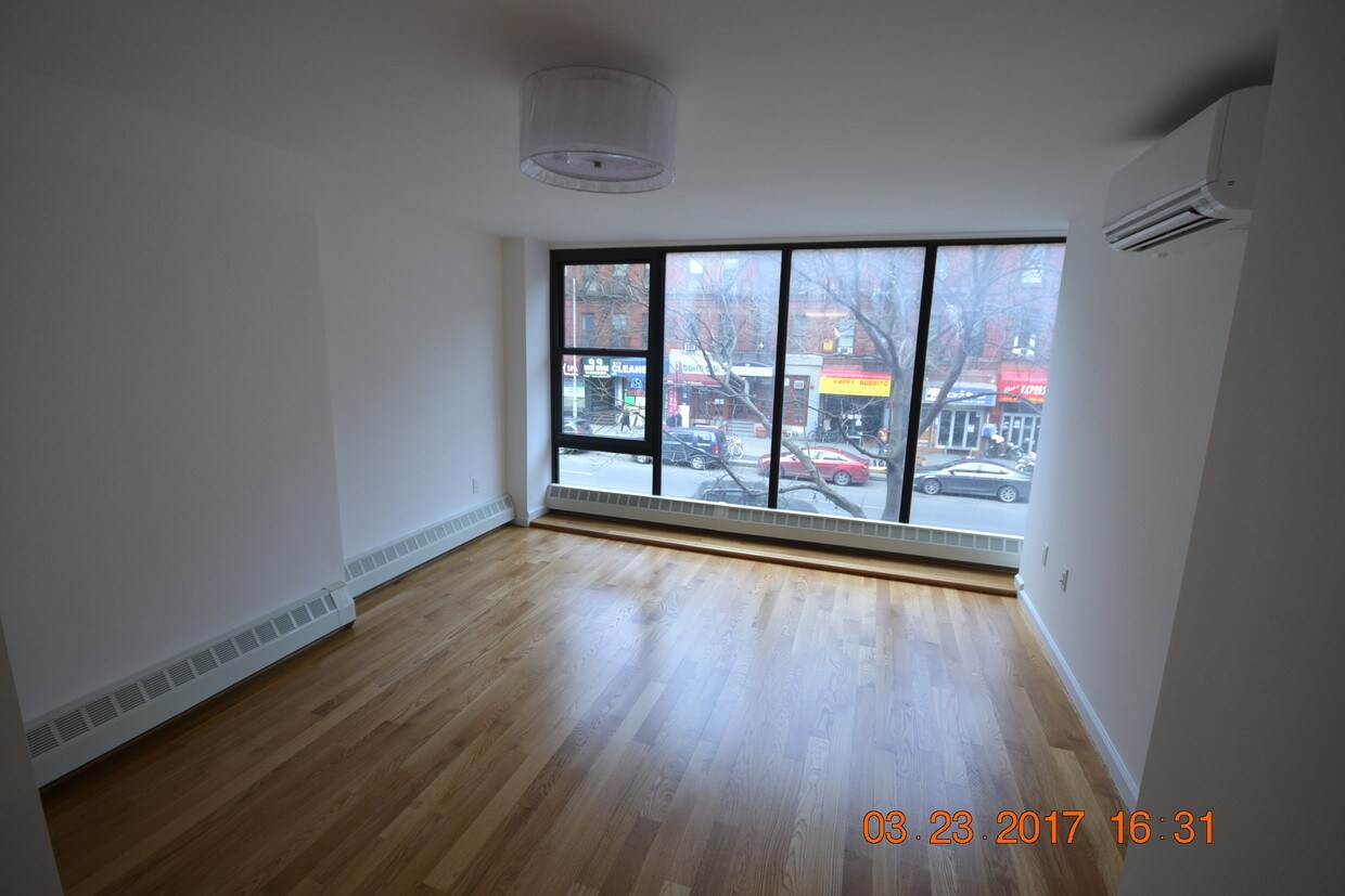 Primary Photo - 218 E 14th St