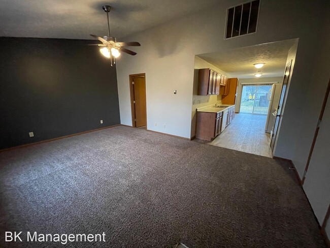Building Photo - 2 br, 2 bath House - 3604 Thornhill Circle E