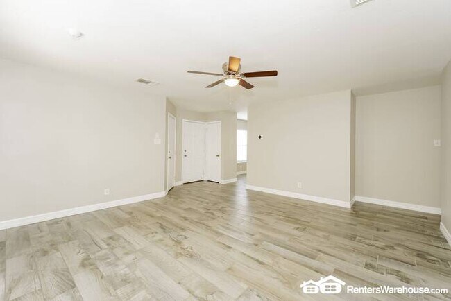 Building Photo - One Story 3 bedroom / 2 bathroom in Dover.