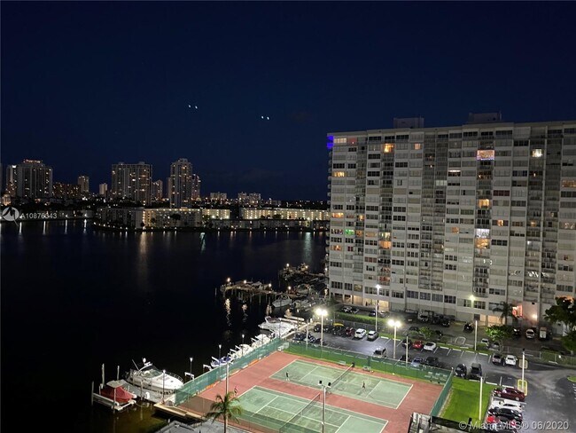 Foto del edificio - 2780 NE 183rd St