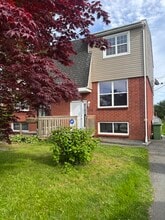 Building Photo - 152 Hampton Green