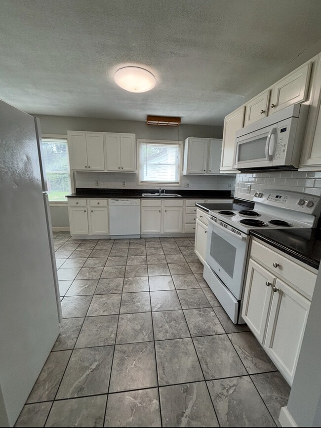 Building Photo - 2448 Bingham Ave