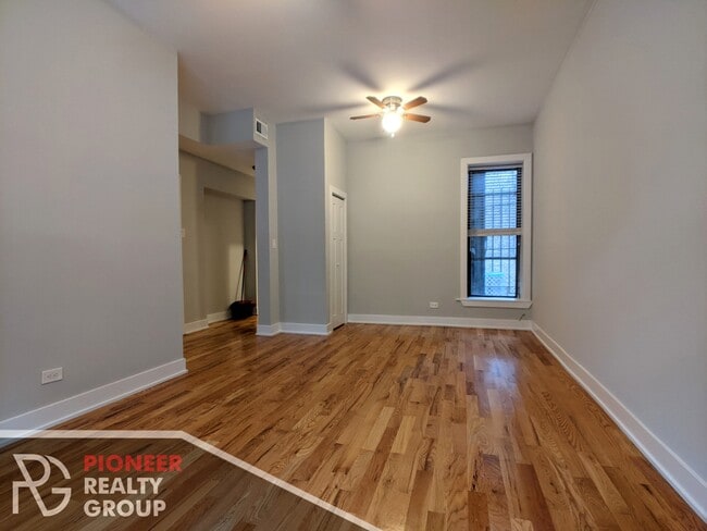 Building Photo - 647 W Oakdale Ave