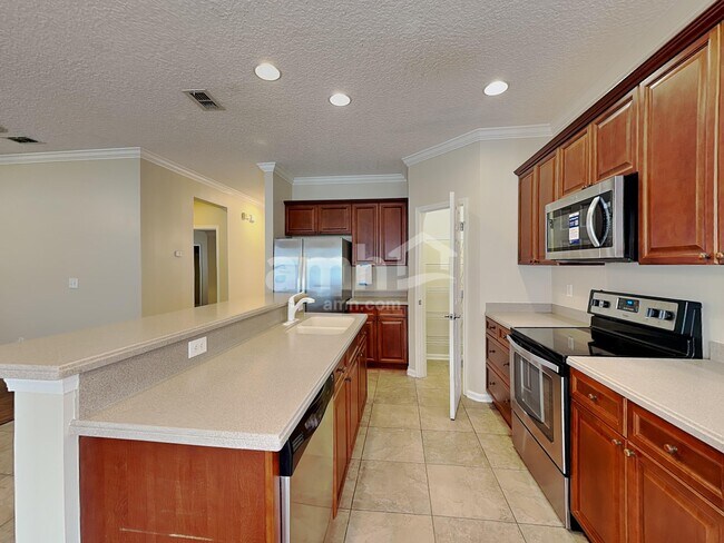 Building Photo - 6285 Pendragon Pl