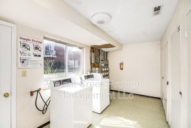 Foto del edificio - 2100 Tower Blvd