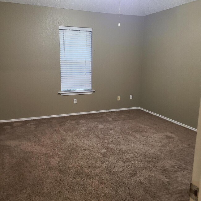 706 McAnear St, Cleburne, TX 76033 Townhouse for Rent in Cleburne, TX