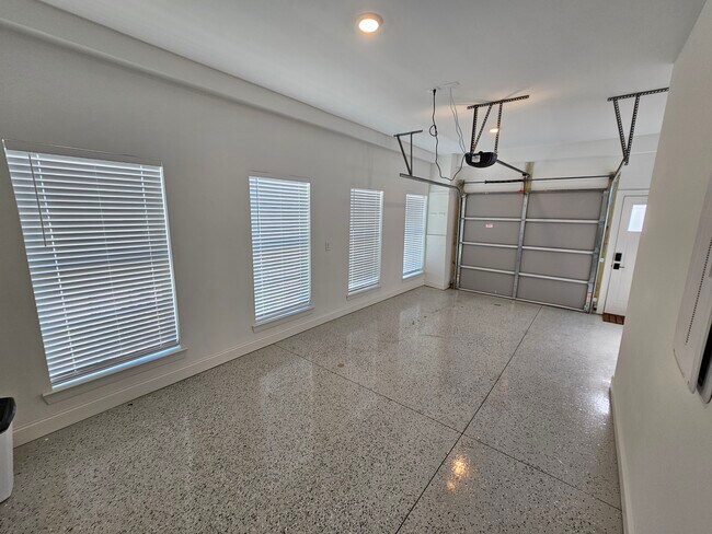 Garaje para 1 coche (incluido) - 186 E 19th St