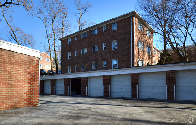 Building Photo - Cedar Hill Garden Apts