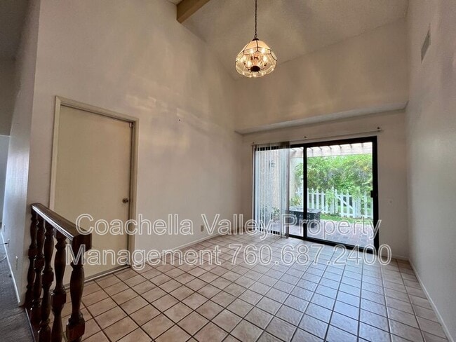 Building Photo - 40120 Sagewood Dr