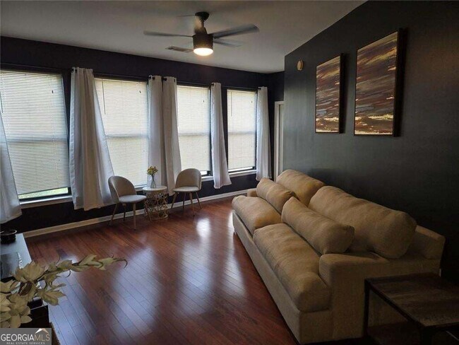 Foto del edificio - 898 Oak St SW