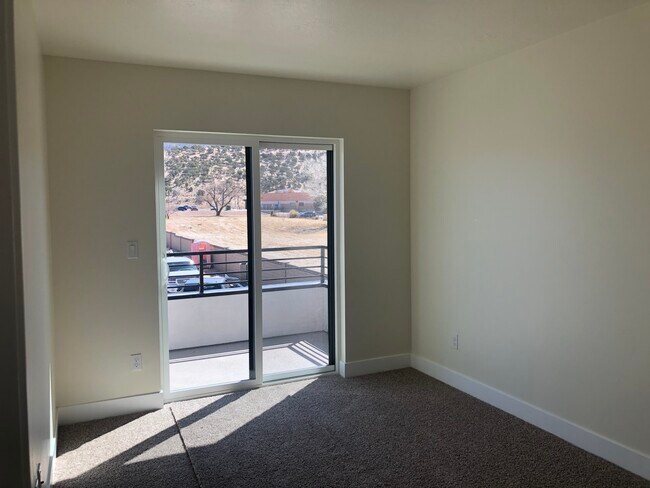 Building Photo - 287 W 1425 N