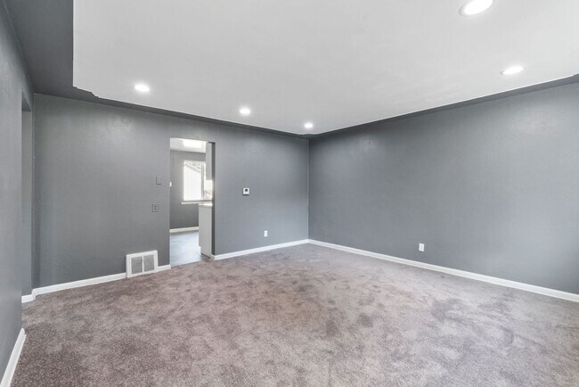 Foto del edificio - Charming 2-Bedroom unit with Modern Updates