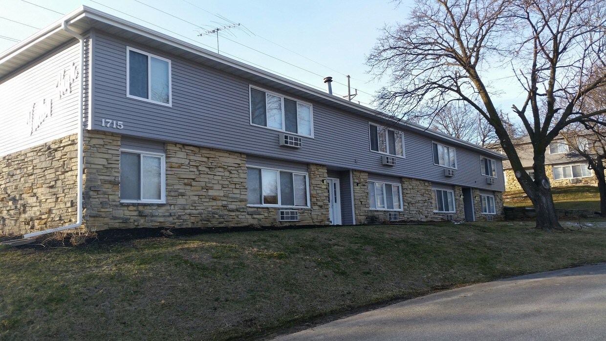 Valley High Apartments in Cedar Rapids, IA