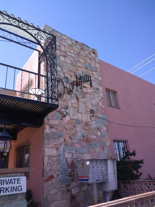 Primary Photo - 1031 N Holly Ave