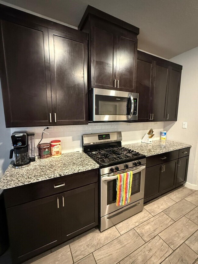 Foto del edificio - 740 Ft Leonard