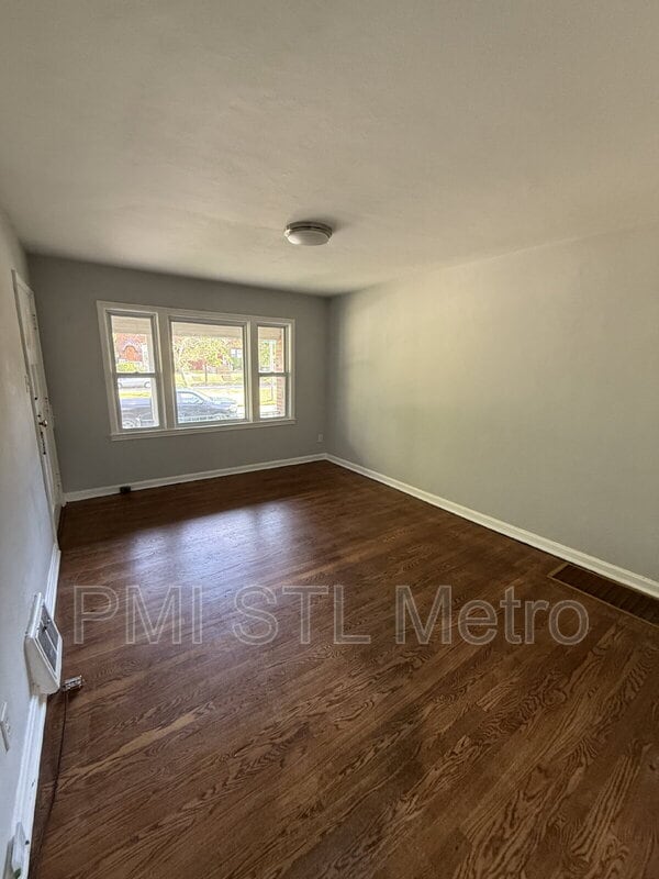 Building Photo - 4952-4956-4956 Oleatha Ave