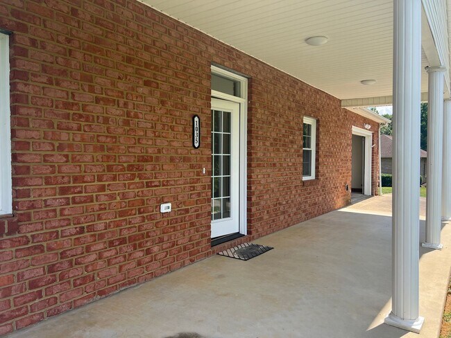 Foto del edificio - Stunning One Level Home located in central Johnson City!  