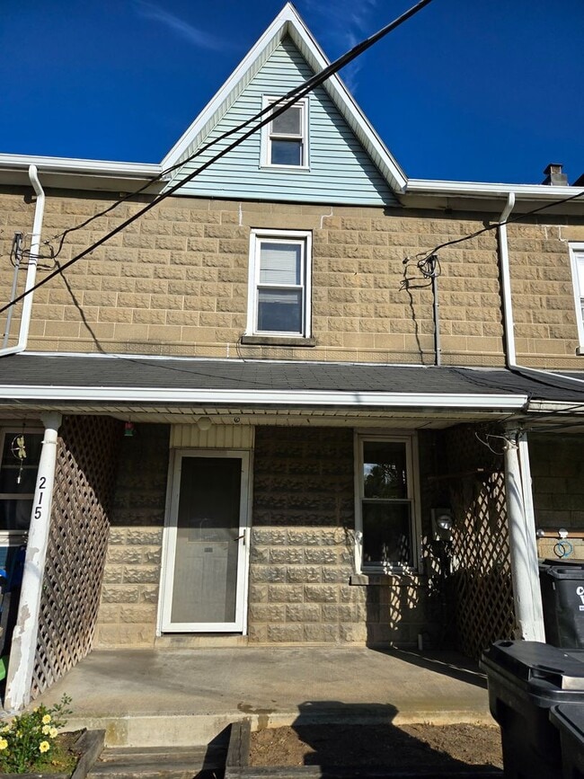 Building Photo - 215 Bushkill St