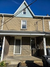 Building Photo - 215 Bushkill St