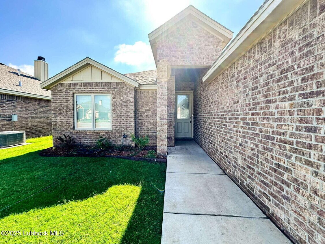 Primary Photo - 1108 N Gardner Ave