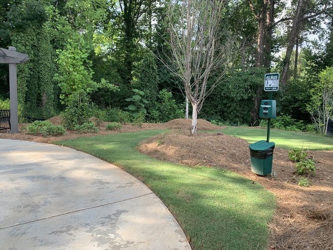 Building Photo - 1344 N Cliff Valley Way NE