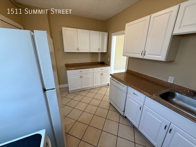 Foto del edificio - 1511 Summit St
