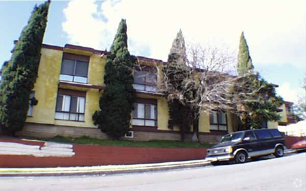 Primary Photo - 1821 Roosevelt Ave