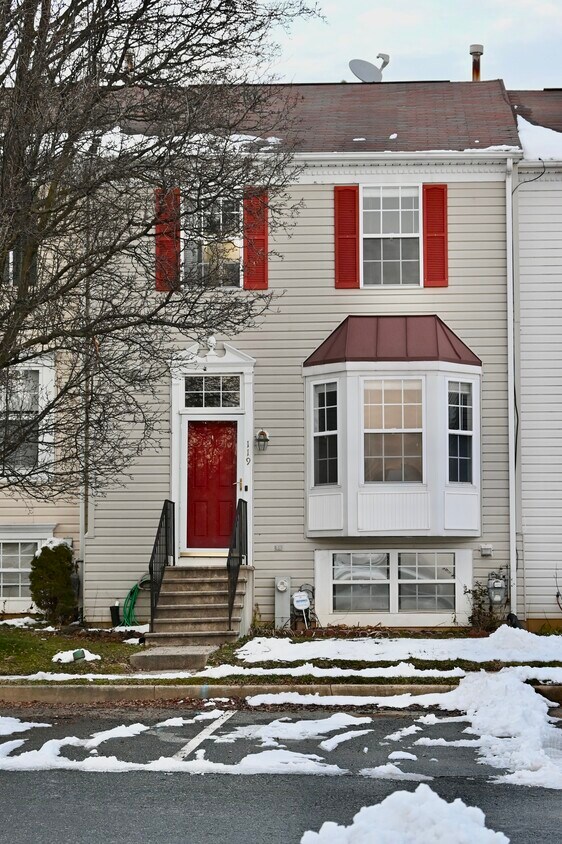 Primary Photo - 119 Heron Ct