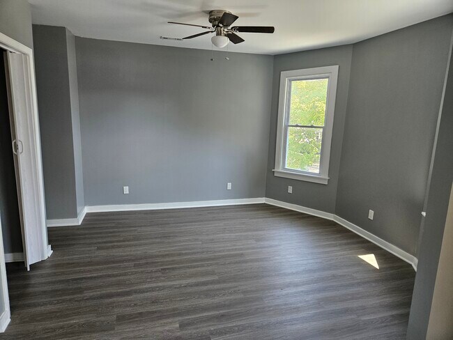 Foto del edificio - 1302 W 116th St