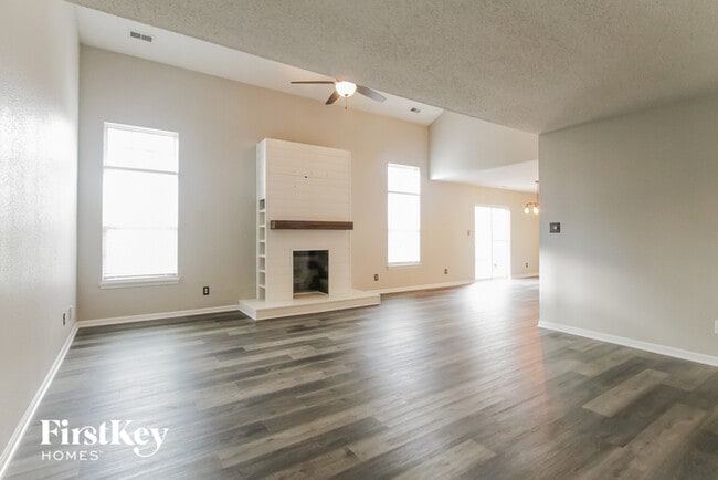 Building Photo - 12336 Tuckaway Ct